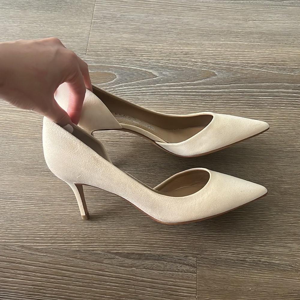 New Ferragamo nude suede d’orsay pumps - Picture 2 of 5